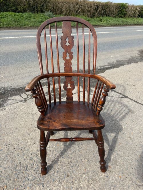 19TH CENTURY ELM AND BEECH SPLAT BACK WINDSOR ARMCHAIR CARVER