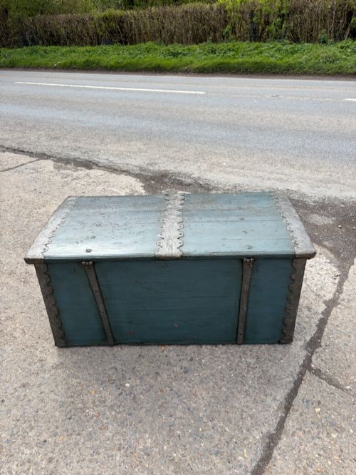 19TH CENTURY DOME TOP CHEST IN ORIGINAL PAINT - ADDITIONAL PHOTO 5