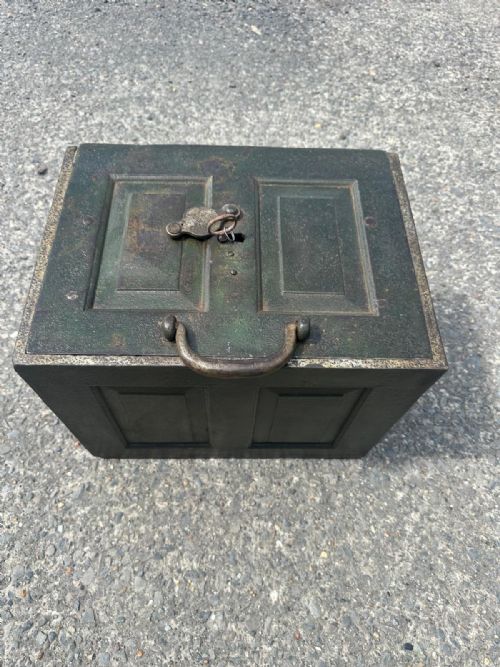 19TH CENTURY CHEST SAFE IN ORIGINAL COLOUR WITH ORIGINAL KEY
