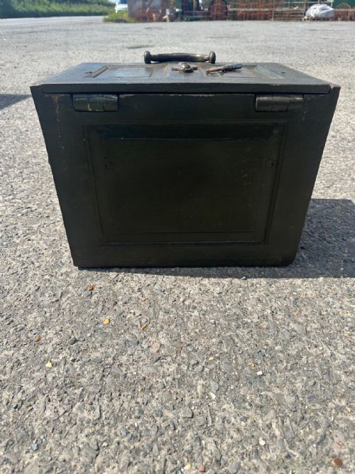 19TH CENTURY CHEST SAFE IN ORIGINAL COLOUR WITH ORIGINAL KEY - ADDITIONAL PHOTO 5
