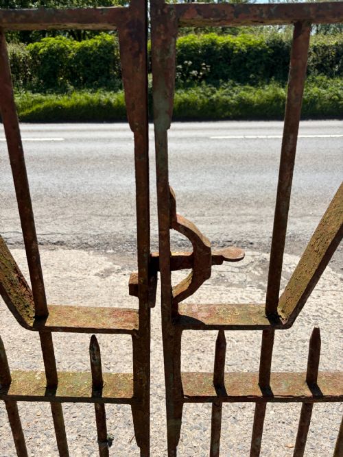PAIR OF VICTORIAN WROUGHT IRON GATES - ADDITIONAL PHOTO 6