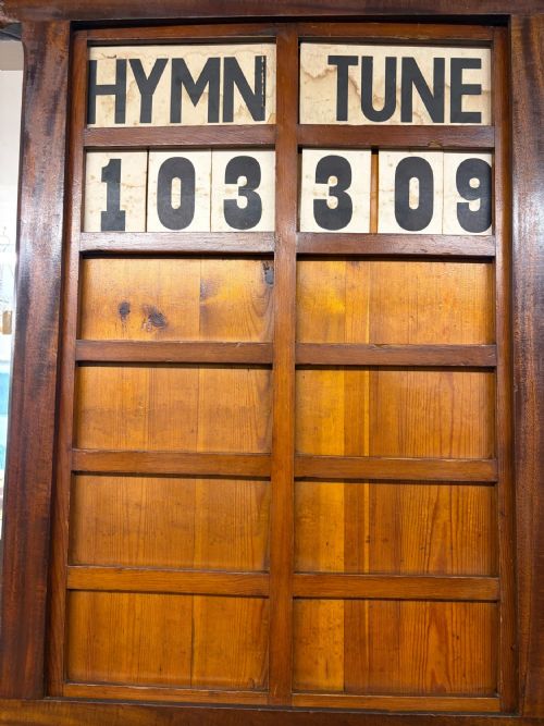CIRCA 1900 HYMN BOARD AND LARGE BOX OF CARD NUMBERS - ADDITIONAL PHOTO 1