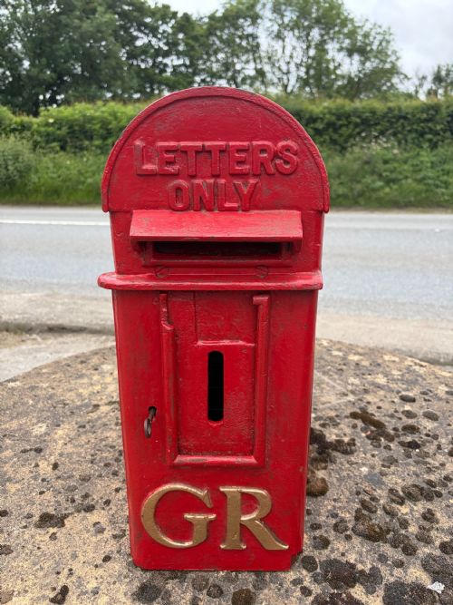GEORGE V CAST IRON HOVIS TOP POST BOX