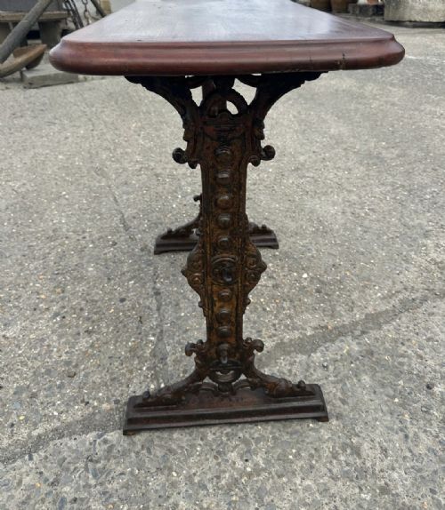 VICTORIAN CAST IRON PUB TABLE WITH ORIGINAL MAHOGANY TOP - ADDITIONAL PHOTO 2