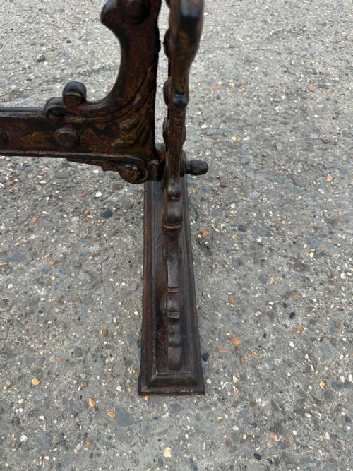 VICTORIAN CAST IRON PUB TABLE WITH ORIGINAL MAHOGANY TOP - ADDITIONAL PHOTO 6