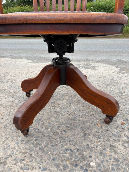 1920S OAK SWIVEL DESK CHAIR ON CASTORS - ADDITIONAL PHOTO 4