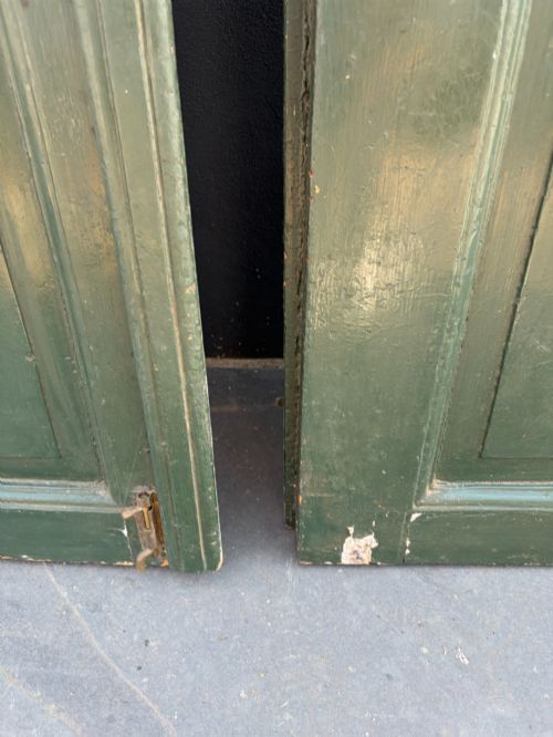 PAIR OF EARLY 20TH CENTURY PINE ARCHED TOP FRENCH DOORS - ADDITIONAL PHOTO 6