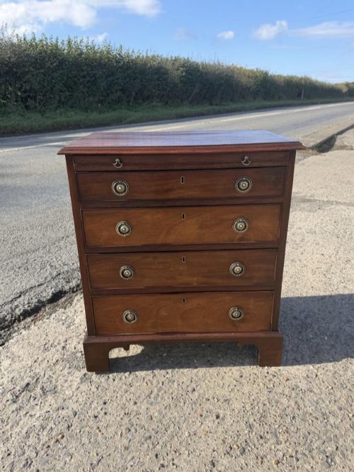 Circa 1800 Georgian Bachelor's Chest of 4 Drawers and a Brush Slide