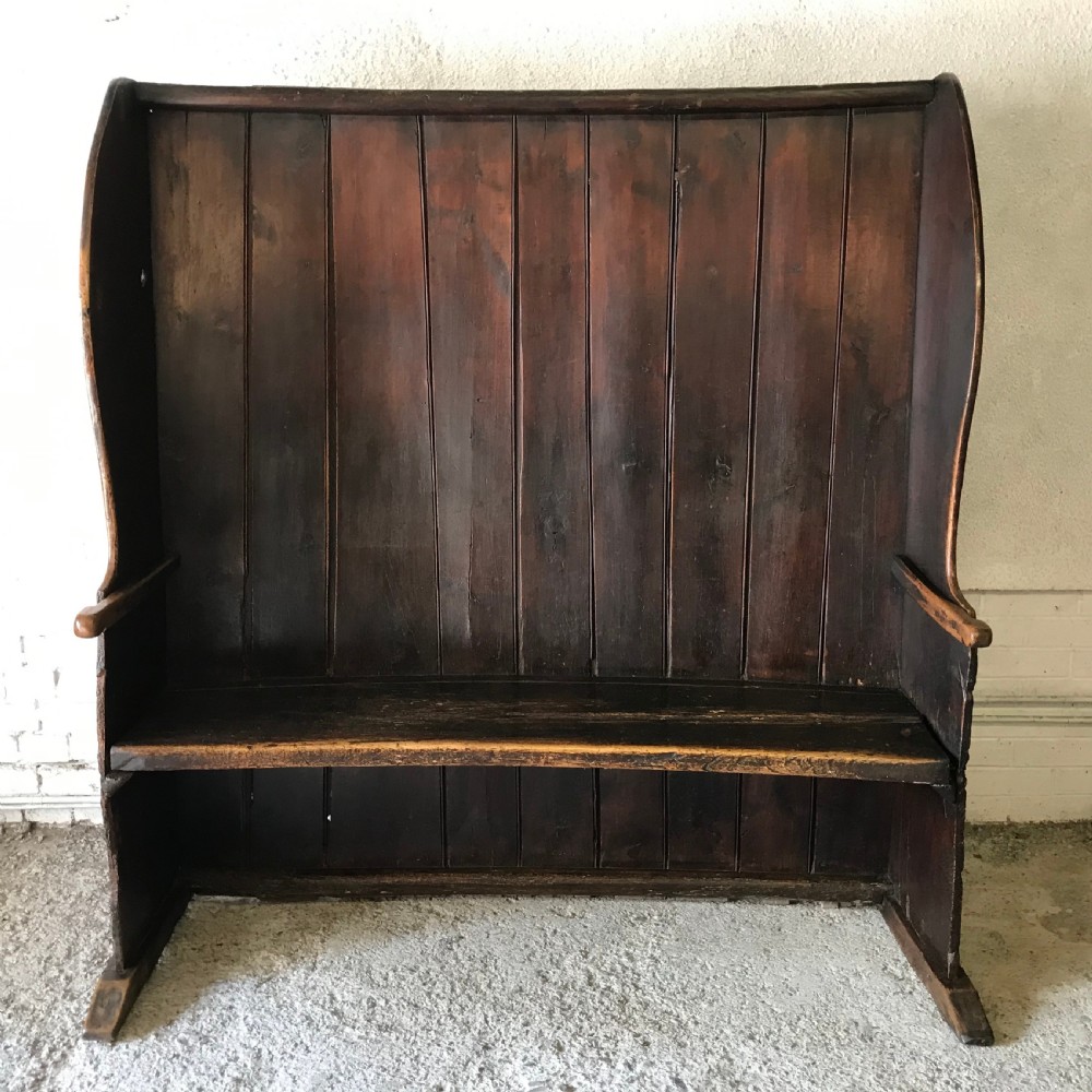 Late 18th Century Elm Settle on Sledge Feet 