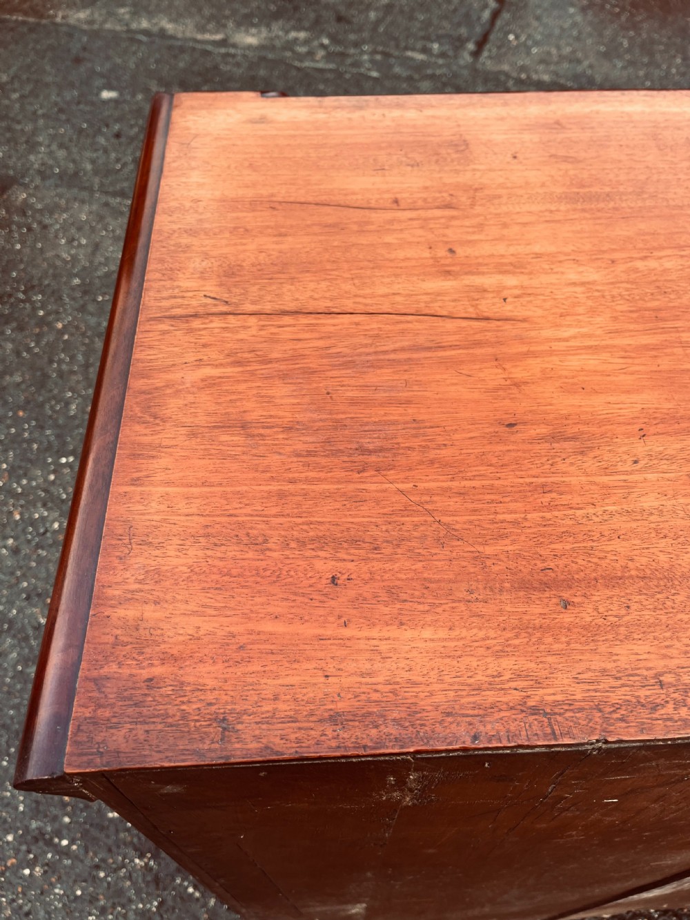 A late Georgian mahogany chest of drawers featuring two short drawers over four long graduated drawers with turned handles and brass keyhole escutcheons. View XIII