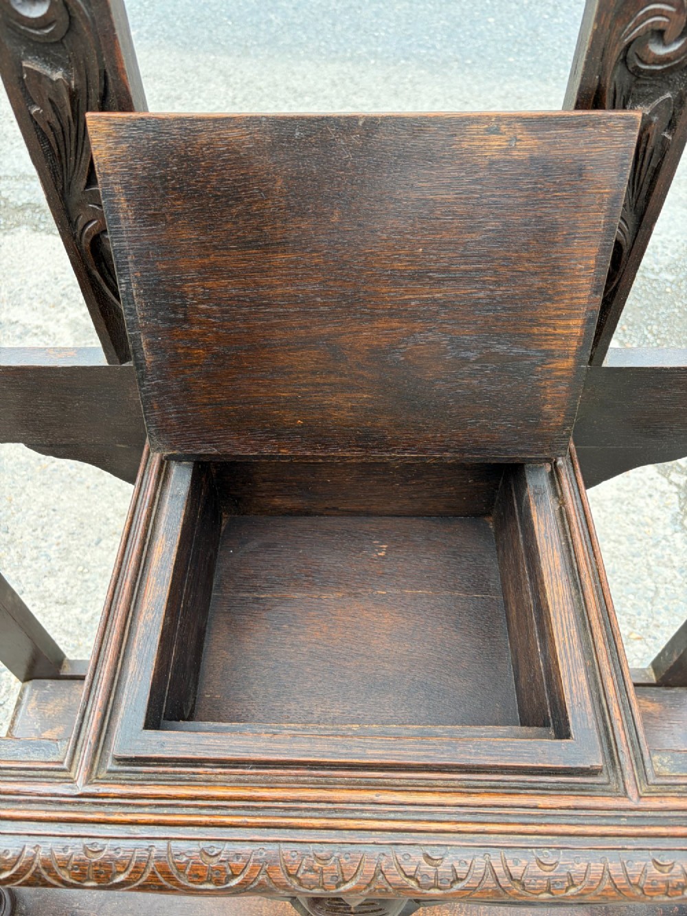 Victorian Oak Hallstand with Carved Knight Detail View XI