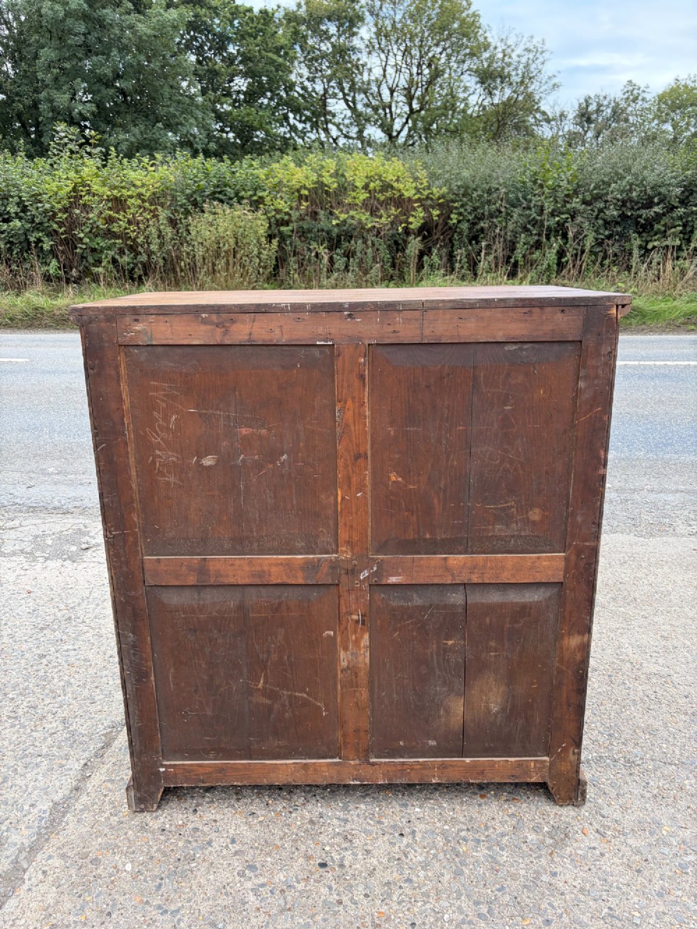 A Victorian warm brown oak chest of drawers featuring two short drawers above four full-width long drawers with turned wooden handles and keyholes. View IV