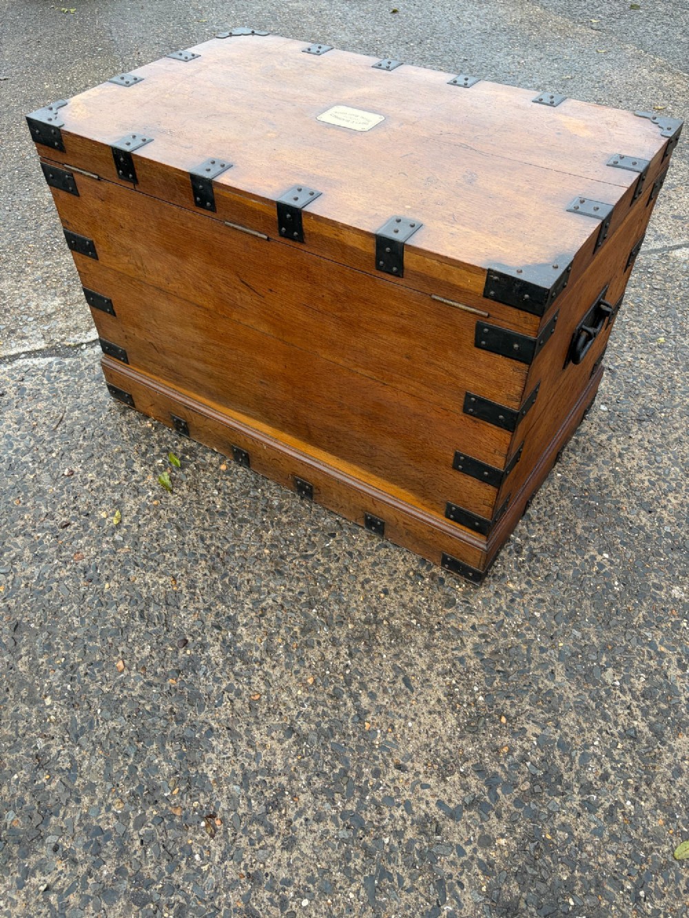 A rectangular Victorian oak silver chest with dark iron corner brackets and a brass plate set into the top lid. View V