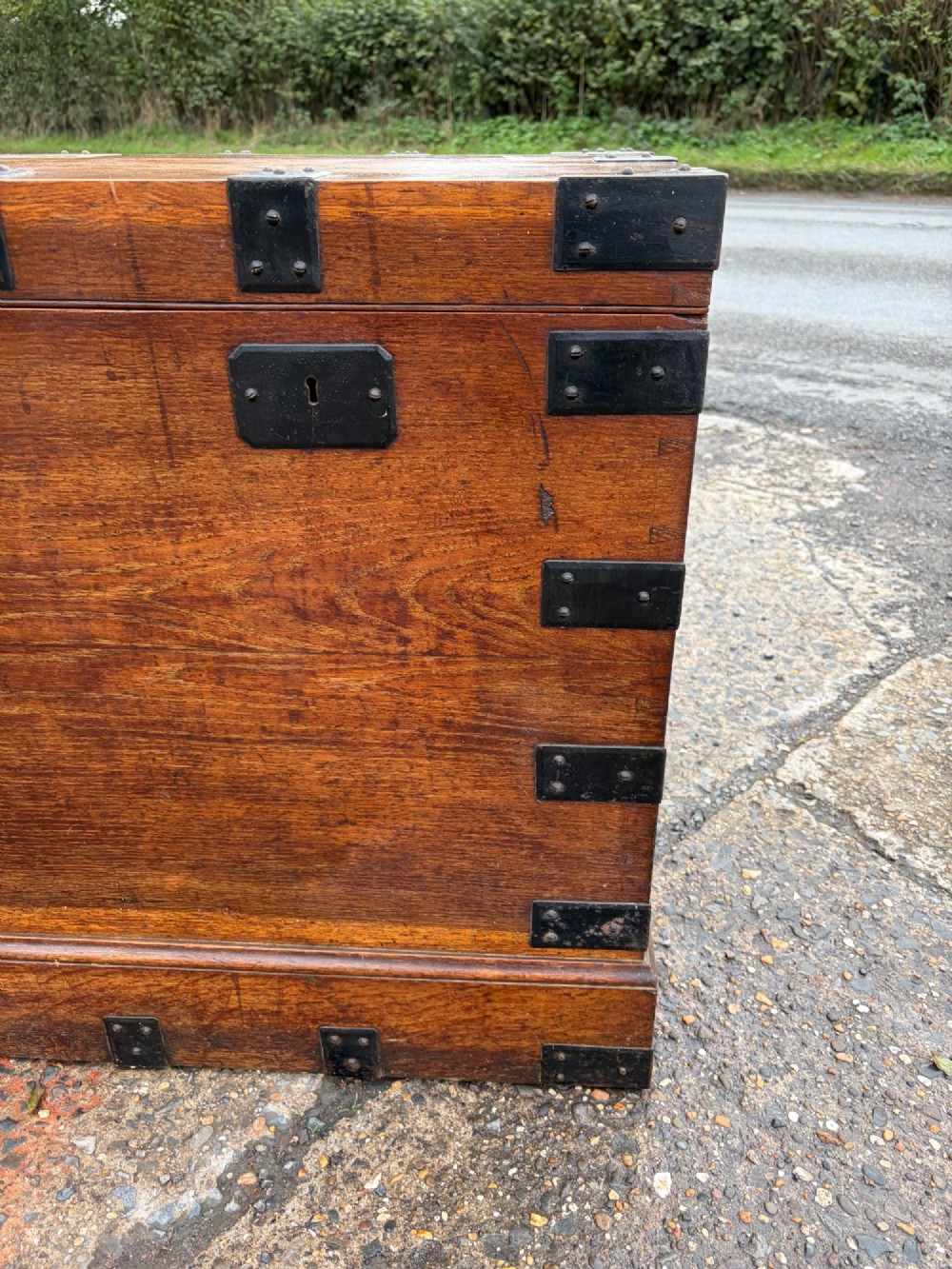 A rectangular Victorian oak silver chest with dark iron corner brackets and a brass plate set into the top lid. View XI