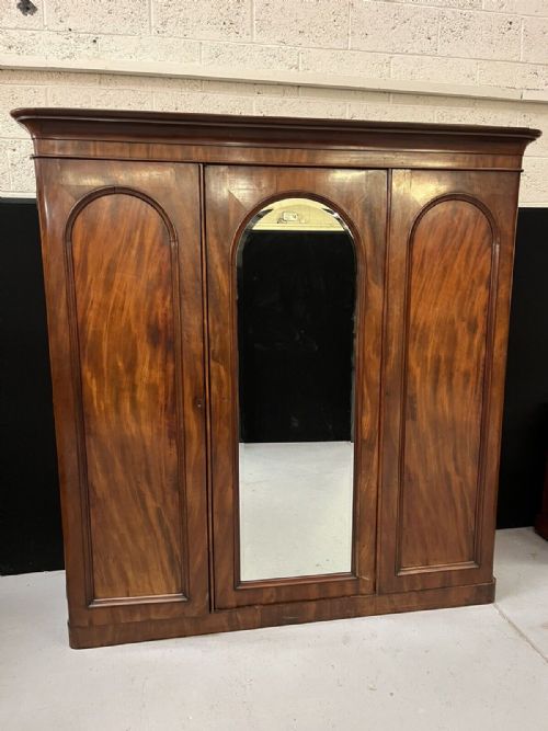 Victorian Mahogany Triple Linen Press/Compactum Wardrobe