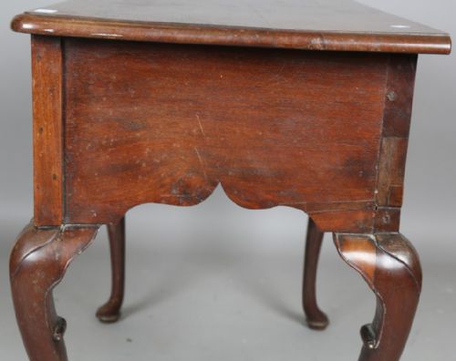 A MID 18TH CENTURY RED WALNUT LOWBOY C17501770 - ADDITIONAL PHOTO 2
