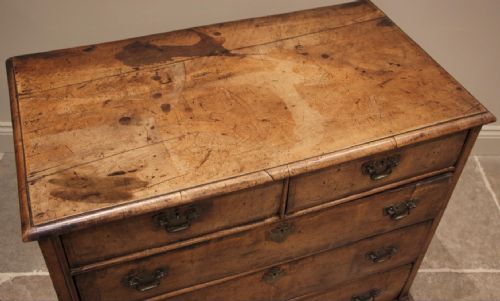 EARLY 18TH CENTURY WALNUT CHEST OF DRAWERS - ADDITIONAL PHOTO 2