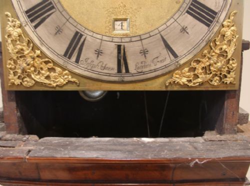 A VERY FINE QUALITY WILLIAM MARY BURR ELM AND WALNUT LONGCASE CLOCK BY JOSEPH SAER OF LONDON LONG CASE - ADDITIONAL PHOTO 3