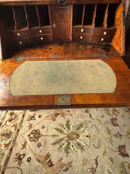 GEORGE I WALNUT AND FEATHER BANDED BUREAU - ADDITIONAL PHOTO 2