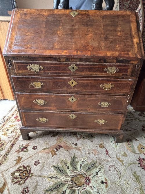 GEORGE I WALNUT AND FEATHER BANDED BUREAU - ADDITIONAL PHOTO 5