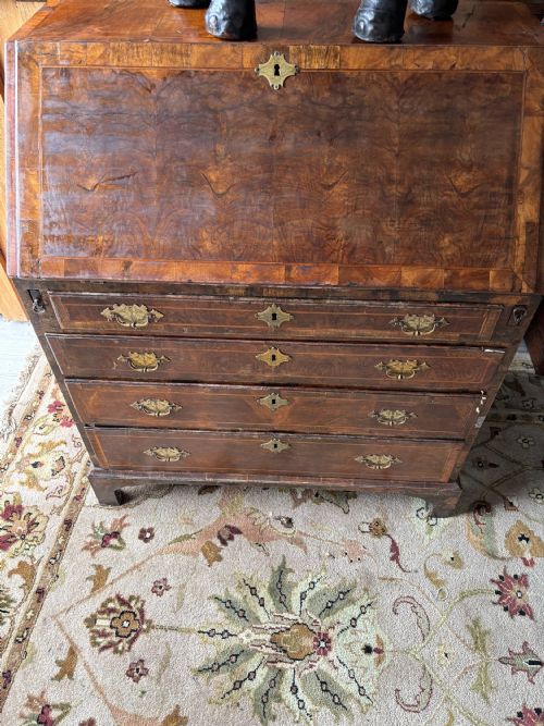 GEORGE I WALNUT AND FEATHER BANDED BUREAU - ADDITIONAL PHOTO 4