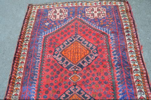 SHIRAZ RUG WITH CENTRE MEDALLIONS 193CM X 132CM - ADDITIONAL PHOTO 1