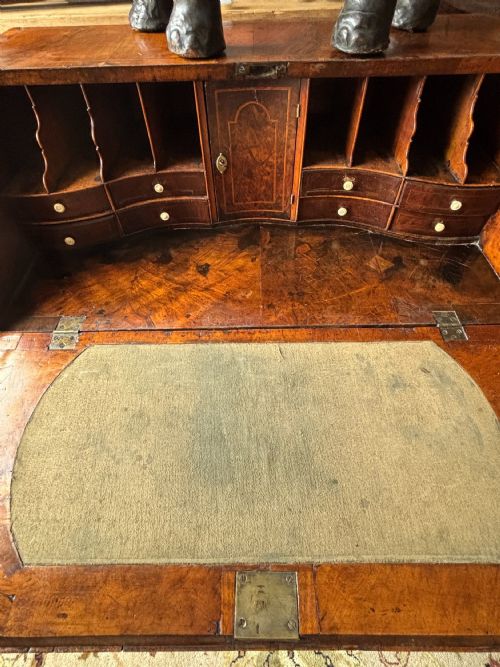 GEORGE I WALNUT AND FEATHER BANDED BUREAU - ADDITIONAL PHOTO 6