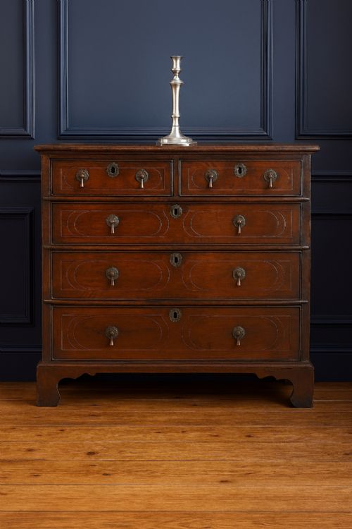 FINE WILLIAM MARY WALNUT OAK CHEST OF DRAWERS - ADDITIONAL PHOTO 1