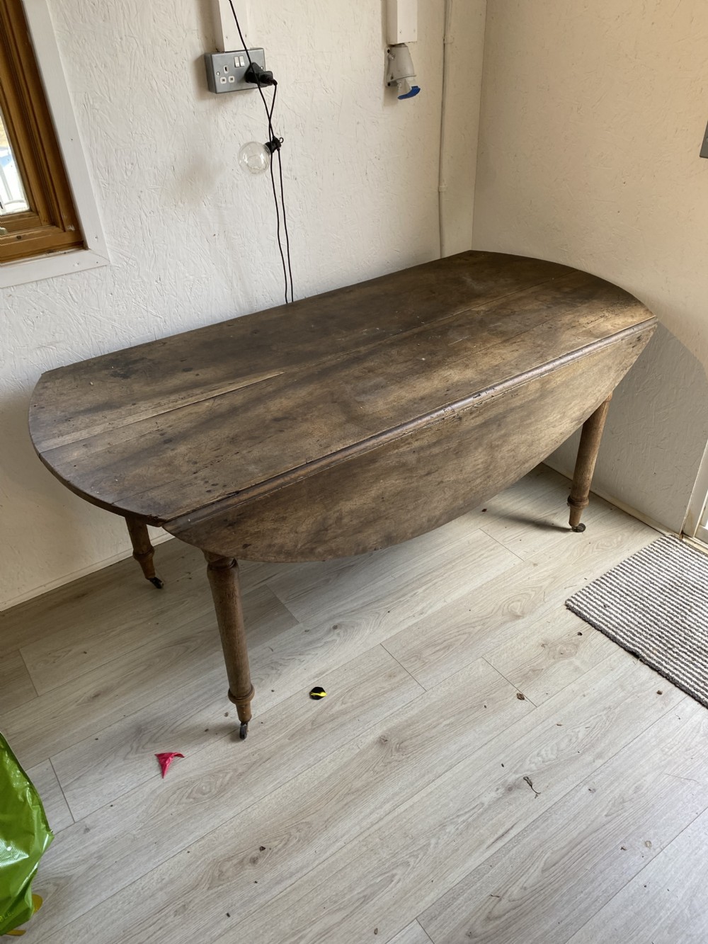 Provincial French Walnut table - Mid 19th Century