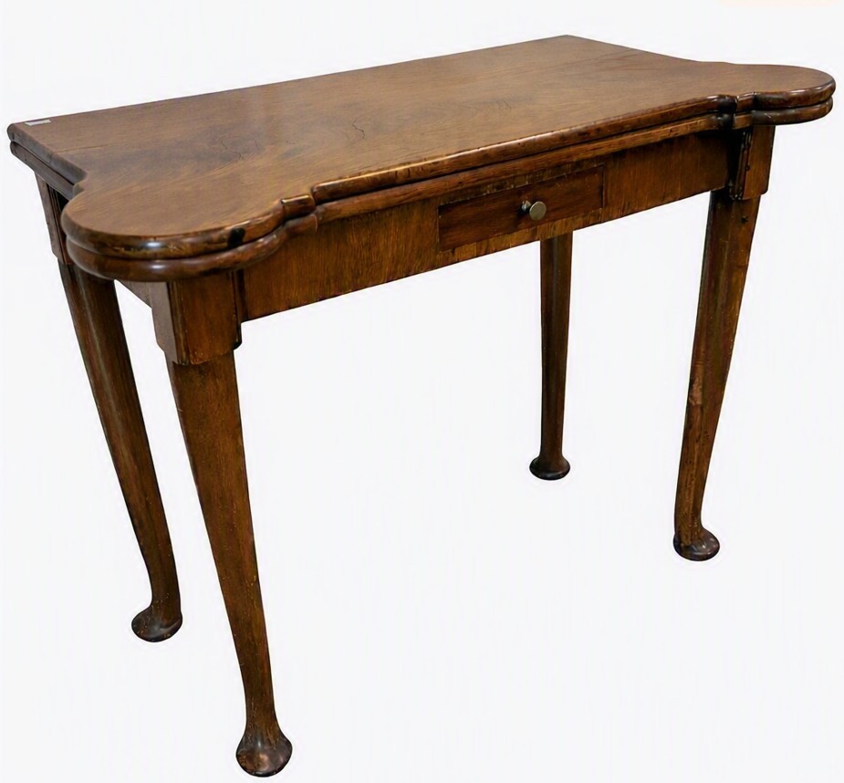 An 18th-century George III flame mahogany fold-over card table featuring projecting rounded corners, a single frieze drawer with a central metal knob, and cabriole legs with pad feet.