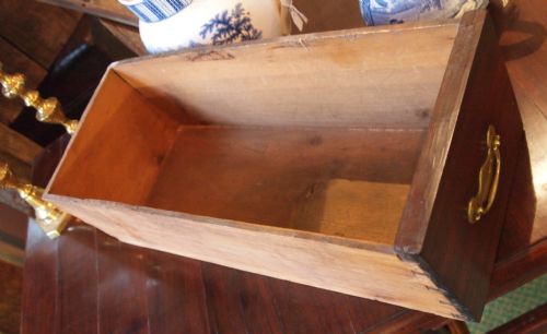 18TH C AMERICAN LOWBOY CIRCA 1750 - ADDITIONAL PHOTO 3
