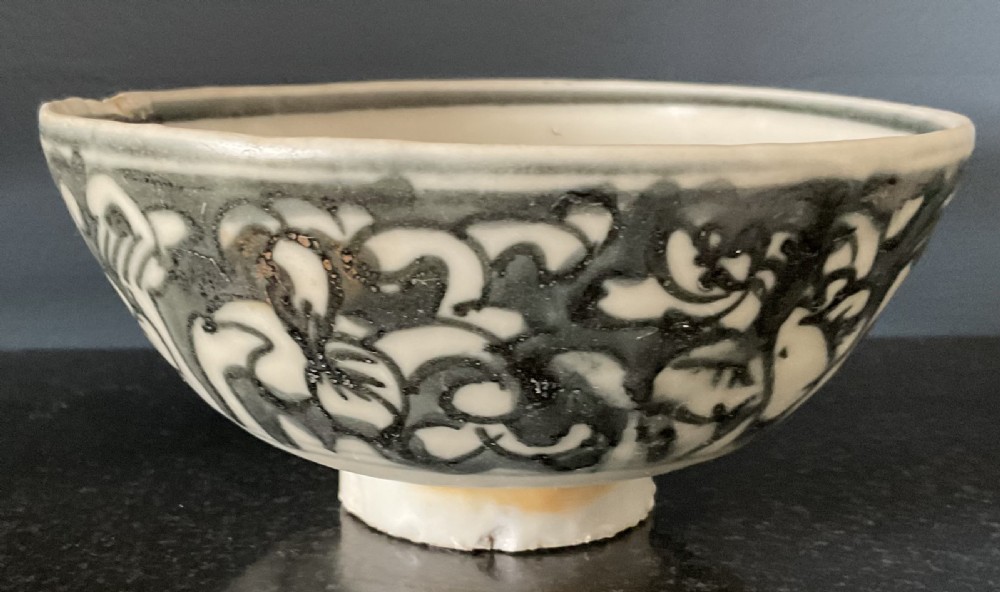 Rare Black Decorated Ming Cargo Bowl circa 1645 View II