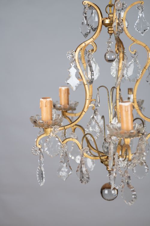 A LOVELY FRENCH GLASS AND BRASS FIVE ARM CHANDELIER - ADDITIONAL PHOTO 1