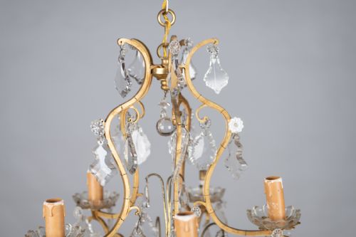 A LOVELY FRENCH GLASS AND BRASS FIVE ARM CHANDELIER - ADDITIONAL PHOTO 4