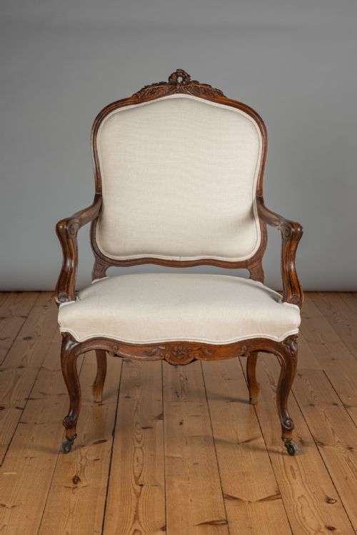 PAIR OF LARGE 19TH CENTURY FRENCH LOUIS XV STYLE CARVED WALNUT ARMCHAIRS - ADDITIONAL PHOTO 4
