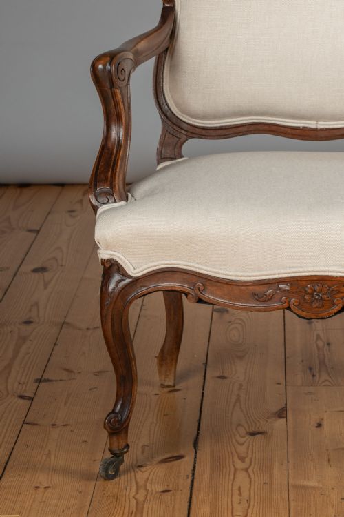 PAIR OF LARGE 19TH CENTURY FRENCH LOUIS XV STYLE CARVED WALNUT ARMCHAIRS - ADDITIONAL PHOTO 6