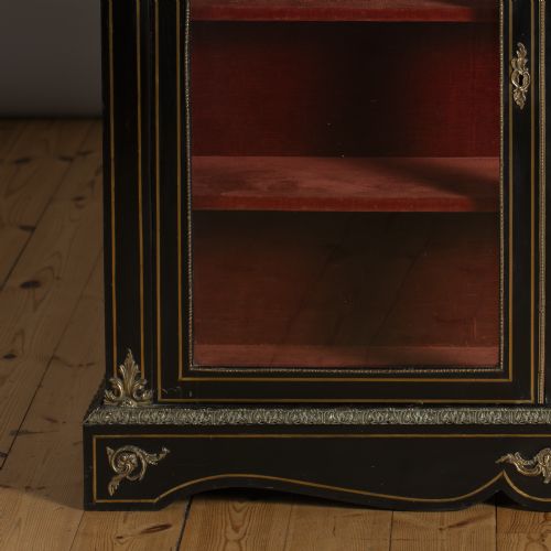 VICTORIAN ENGLISH EBONISED AND GILT GLAZED DISPLAY CABINET WITH ORMOLU MOUNTS - ADDITIONAL PHOTO 1