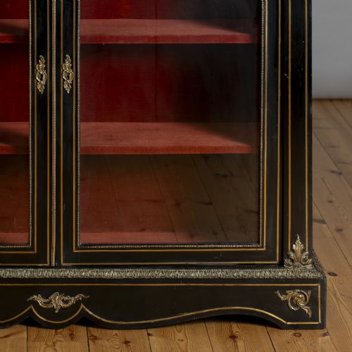VICTORIAN ENGLISH EBONISED AND GILT GLAZED DISPLAY CABINET WITH ORMOLU MOUNTS - ADDITIONAL PHOTO 8