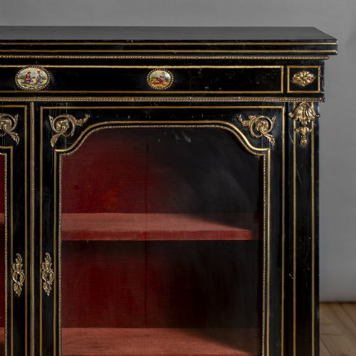 VICTORIAN ENGLISH EBONISED AND GILT GLAZED DISPLAY CABINET WITH ORMOLU MOUNTS - ADDITIONAL PHOTO 10