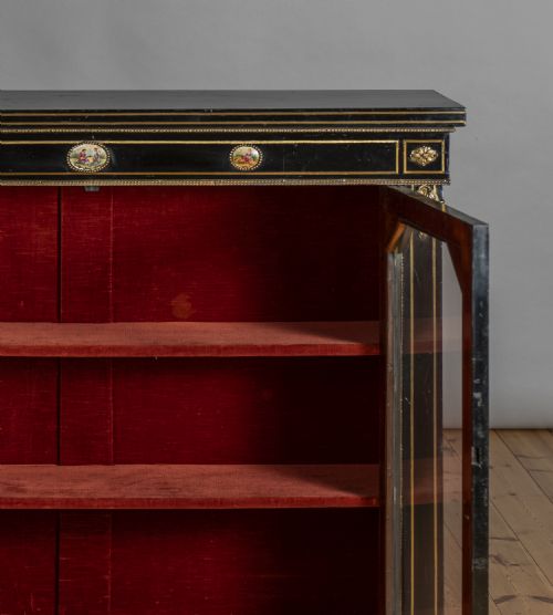 VICTORIAN ENGLISH EBONISED AND GILT GLAZED DISPLAY CABINET WITH ORMOLU MOUNTS - ADDITIONAL PHOTO 11