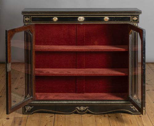 VICTORIAN ENGLISH EBONISED AND GILT GLAZED DISPLAY CABINET WITH ORMOLU MOUNTS - ADDITIONAL PHOTO 12