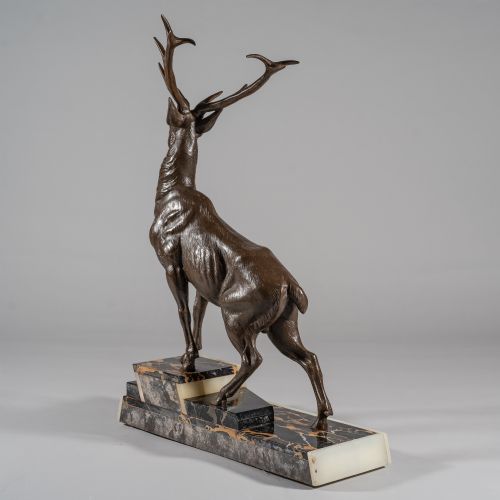 LARGE FRENCH ART DECO SCULPTURE OF A SPELTER STAG SET ON A MARBLE AND ONYX BASE - ADDITIONAL PHOTO 8