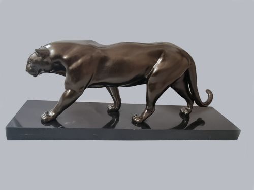 LARGE FRENCH ART DECO SCULPTURE OF A SPELTER PANTHER SET ON A BLACK MARBLE BASE - ADDITIONAL PHOTO 3