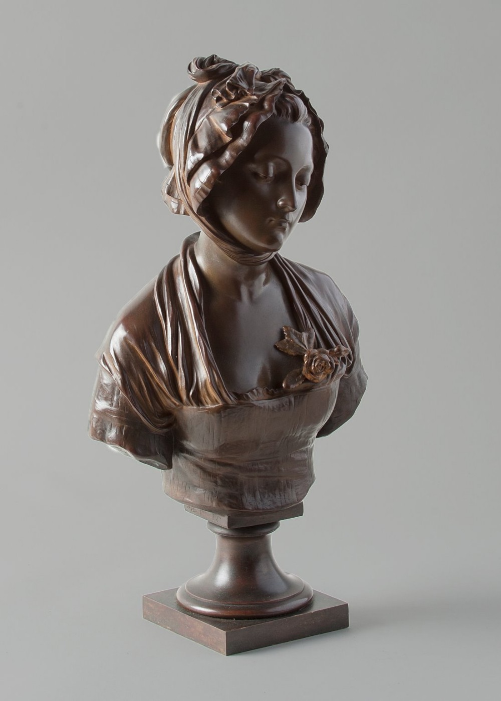 French bronze sculpture of a female, signed in the bronze E.LAURENT