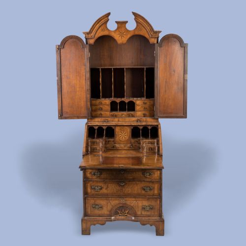 WALNUT BUREAU CABINET IN THE EARLY GEORGIAN MANNER - ADDITIONAL PHOTO 4
