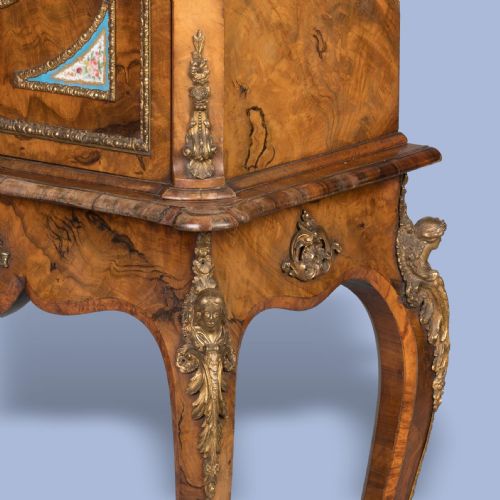 AN ENGLISH PORCELAIN MOUNTED WALNUT CABINET IN THE LOUIS XV MANNER - ADDITIONAL PHOTO 3