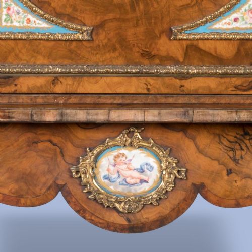 AN ENGLISH PORCELAIN MOUNTED WALNUT CABINET IN THE LOUIS XV MANNER - ADDITIONAL PHOTO 5