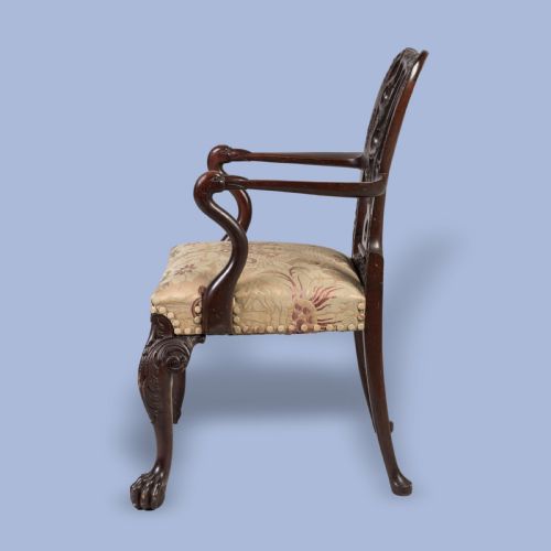 A GEORGE II STYLE ARMCHAIR - ADDITIONAL PHOTO 4
