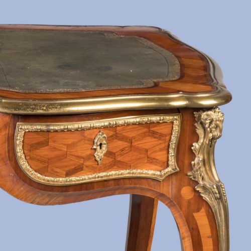 AN ELEGANT CUBED PARQUETRY BUREAU PLAT IN THE LOUIS XV MANNER ATTRIBUTED TO WASSMUSS OF PARIS - ADDITIONAL PHOTO 2