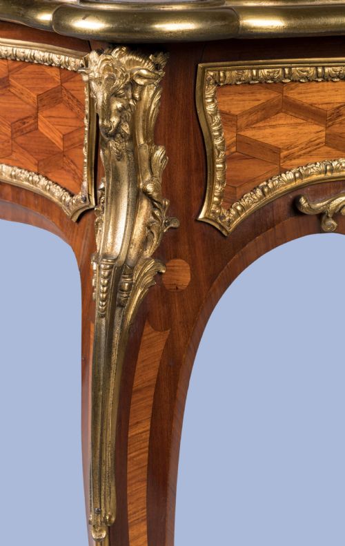 AN ELEGANT CUBED PARQUETRY BUREAU PLAT IN THE LOUIS XV MANNER ATTRIBUTED TO WASSMUSS OF PARIS - ADDITIONAL PHOTO 3
